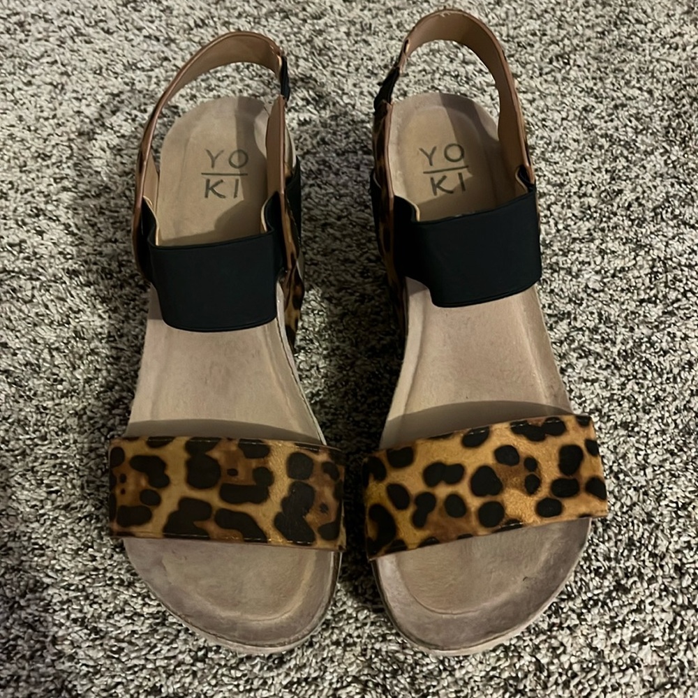 Women’s YOKI cheetah print heels size 8